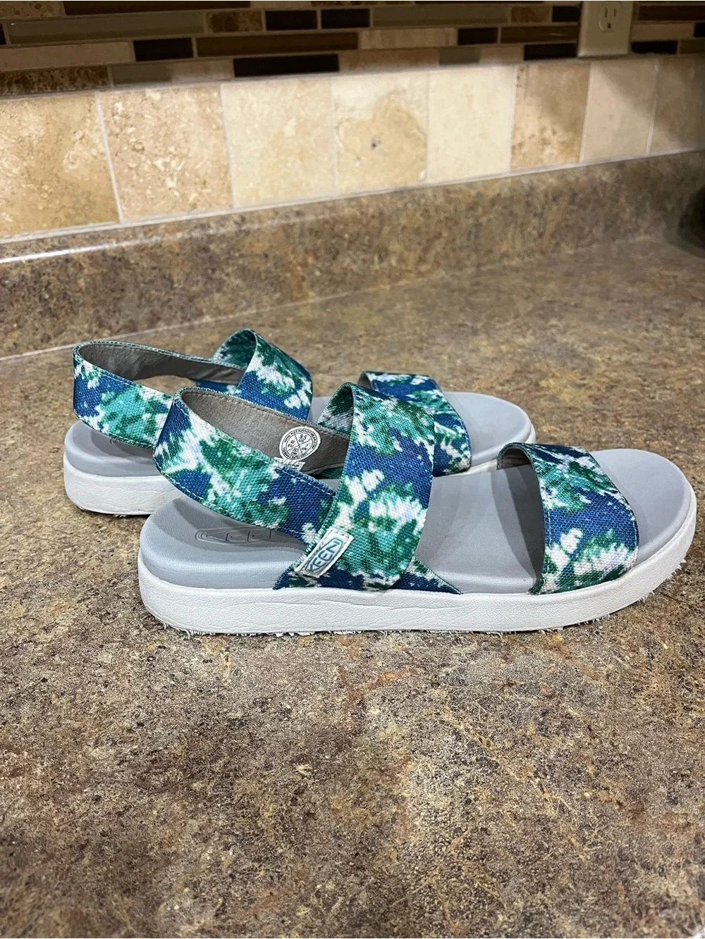 KEEN Elle Backstrap Sandals Women’s 9.5 Porcelain Tie Dye Blue Green Vacation